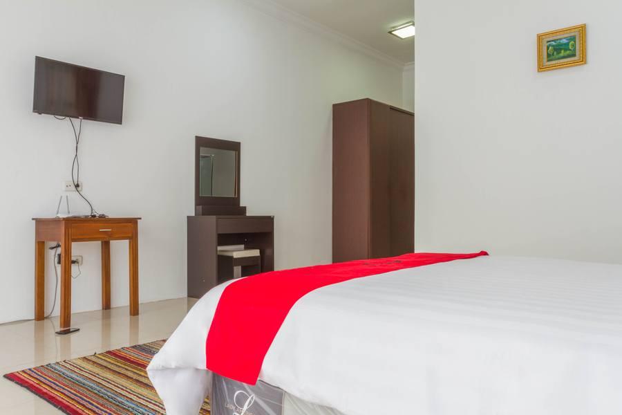 Hotel Reddoorz Near Jatinangor Town Square Exterior foto