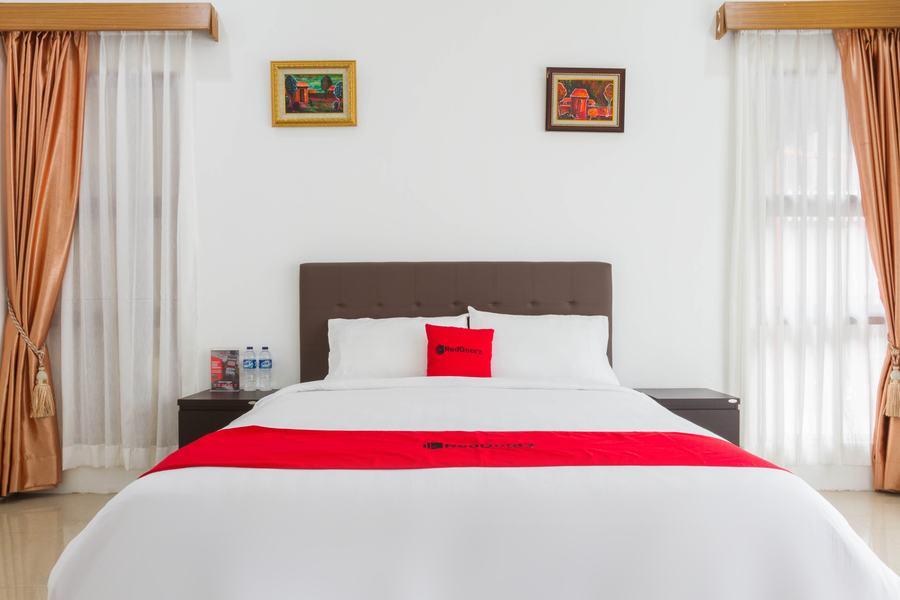 Hotel Reddoorz Near Jatinangor Town Square Exterior foto