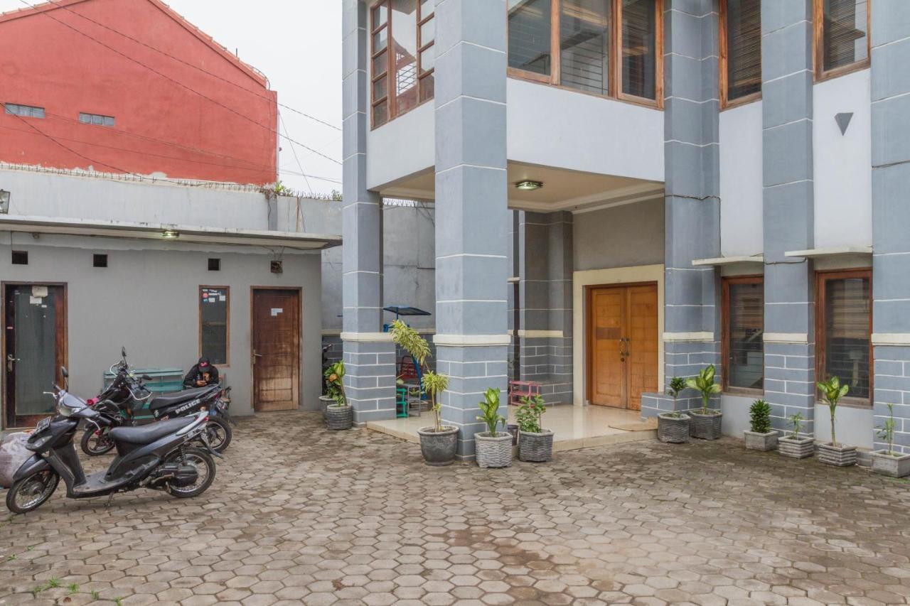 Hotel Reddoorz Near Jatinangor Town Square Exterior foto