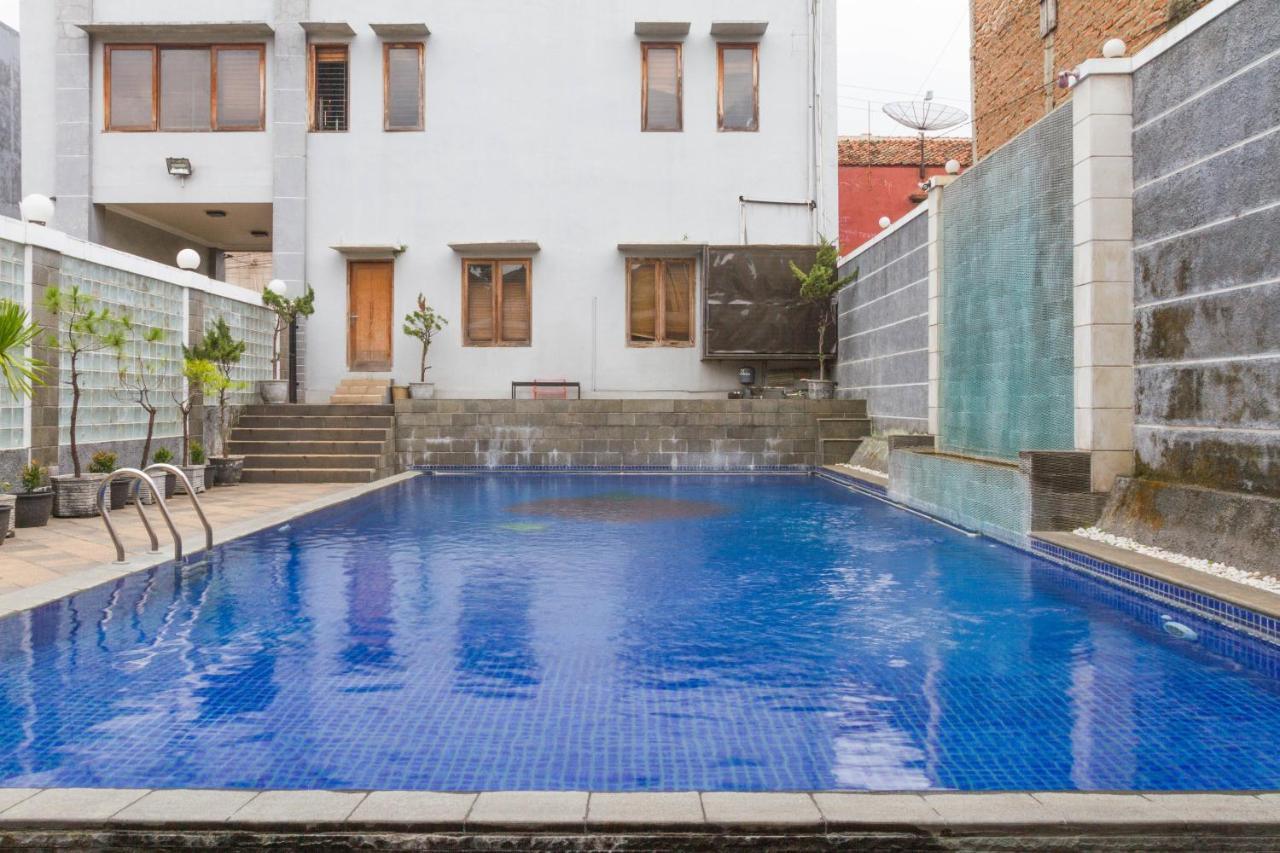 Hotel Reddoorz Near Jatinangor Town Square Exterior foto