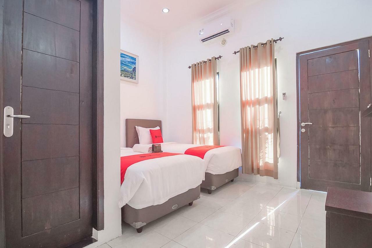 Hotel Reddoorz Near Jatinangor Town Square Exterior foto